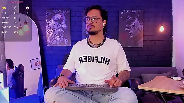 DaviidEvans  online show from February 2026 01:51:02 PM