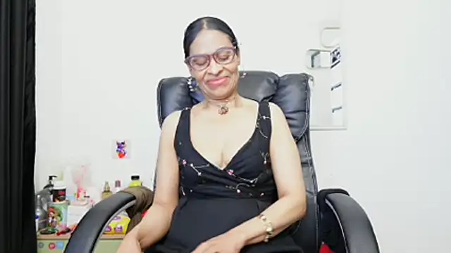 Snapshot of Aries_Mature chatting on June 2026 12:32:02 AM Aries Mature online show from June 2026 12:32:02 AM