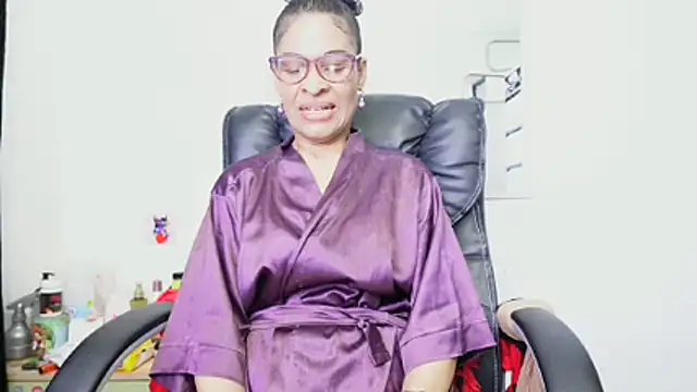 Snapshot of Aries_Mature chatting on June 2026 12:17:02 AM Aries Mature online show from June 2026 12:17:02 AM