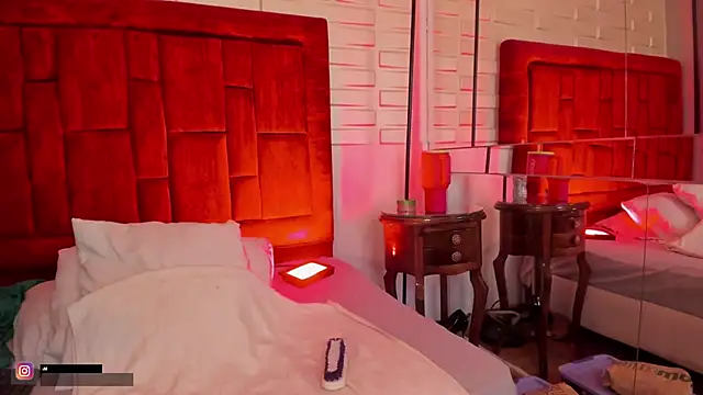 Snapshot of Tayra_Siny chatting on September 2025 04:08:01 AM Tayra Siny online show from September 2025 04:08:01 AM