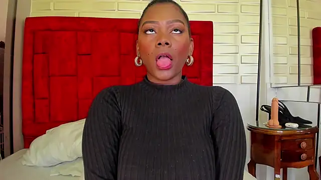 Snapshot of Tayra_Siny chatting on October 2025 04:47:02 AM Tayra Siny online show from October 2025 04:47:02 AM