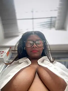 Snapshot of Tayra_Siny chatting on February 2025 06:30:02 PM Tayra Siny online show from February 2025 06:30:02 PM