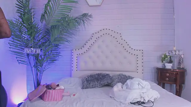 Snapshot of Tayra_Siny chatting on February 2025 12:25:02 PM Tayra Siny online show from February 2025 12:25:02 PM