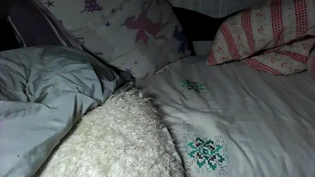 Snapshot of Alma_Evelynne chatting on December 2025 05:14:02 PM Alma Evelynne online show from December 2025 05:14:02 PM