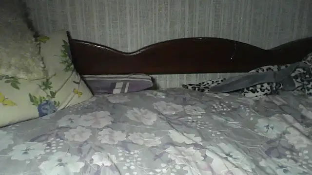 Alma Evelynne online show from April 2026 06:47:01 PM