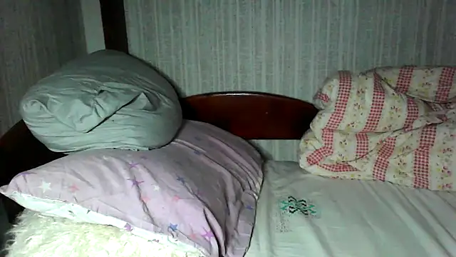 Snapshot of Alma_Evelynne chatting on December 2025 11:06:02 PM Alma Evelynne online show from December 2025 11:06:02 PM