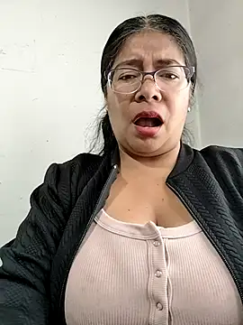 Snapshot of __valentina18 chatting on October 2025 01:10:01 PM   valentina18 online show from October 2025 01:10:01 PM