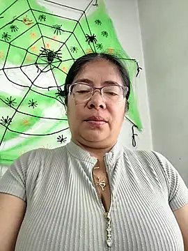 Snapshot of __valentina18 chatting on October 2025 01:01:02 PM   valentina18 online show from October 2025 01:01:02 PM