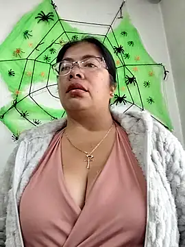 Snapshot of __valentina18 chatting on October 2025 01:00:01 PM   valentina18 online show from October 2025 01:00:01 PM