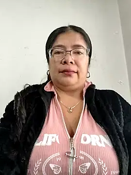 Snapshot of __valentina18 chatting on November 2025 01:05:01 PM valentina18 online show from November 2025 01:05:01 PM