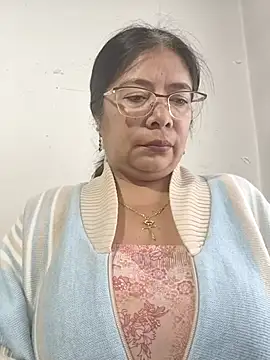 Snapshot of __valentina18 chatting on January 2026 01:03:01 PM valentina18 online show from January 2026 01:03:01 PM