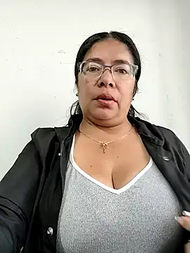 Snapshot of __valentina18 chatting on October 2025 01:01:02 PM   valentina18 online show from October 2025 01:01:02 PM