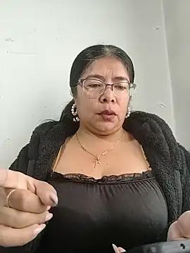 Snapshot of __valentina18 chatting on December 2025 01:10:01 PM valentina18 online show from December 2025 01:10:01 PM