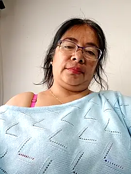 Snapshot of __valentina18 chatting on March 2025 08:32:01 PM   valentina18 online show from March 2025 08:32:01 PM