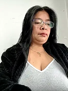 Snapshot of __valentina18 chatting on December 2025 01:22:02 PM valentina18 online show from December 2025 01:22:02 PM