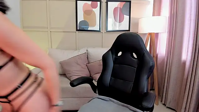  Nicoletteshea  online show from November 2025 04:23:02 PM