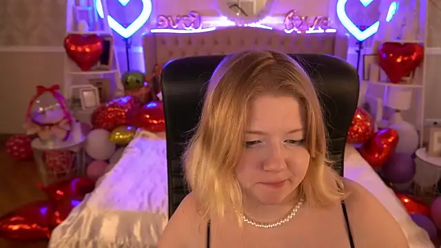 Snapshot of Tinker_Belll chatting on February 2025 05:48:02 AM Tinker Belll online show from February 2025 05:48:02 AM