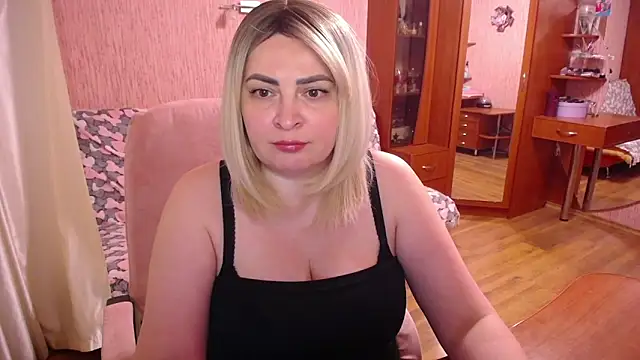 Snapshot of -MeowMeow chatting on May 2026 06:39:01 PM -MeowMeow online show from May 2026 06:39:01 PM