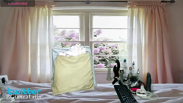 Gianna latin online show from October 2025 11:08:02 PM