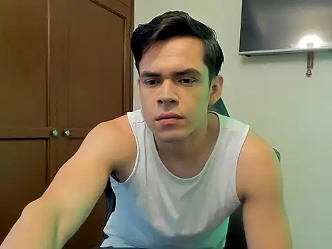 Lucian Gomez  online show from October 2025 06:09:02 PM