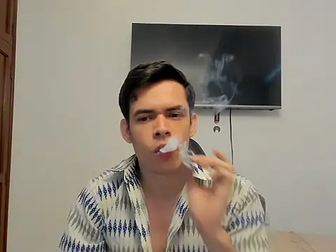 Lucian Gomez  online show from October 2025 07:11:02 PM