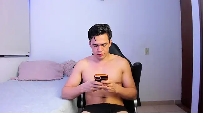 Lucian Gomez  online show from February 2025 03:52:02 AM