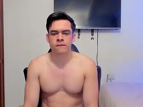 Lucian Gomez  online show from September 2025 08:58:02 PM