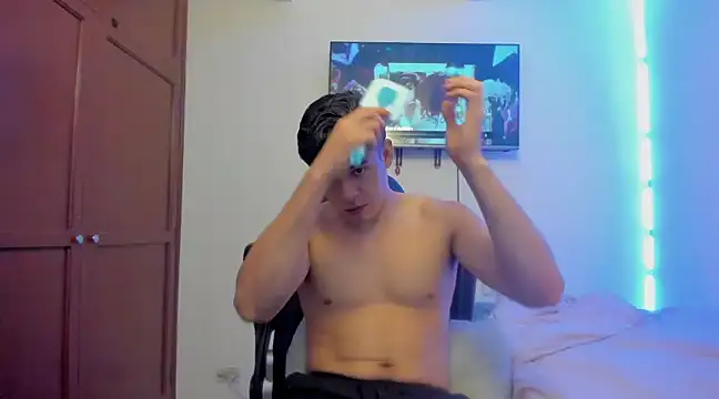Lucian Gomez  online show from March 2025 02:55:02 PM