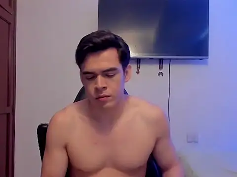 Lucian Gomez  online show from October 2025 06:52:02 PM