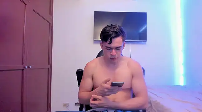 Lucian Gomez  online show from March 2025 03:23:02 PM