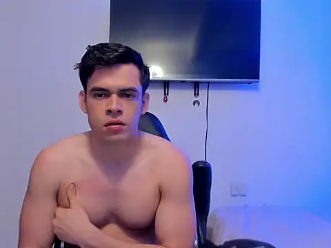 Lucian Gomez  online show from October 2025 06:12:02 PM