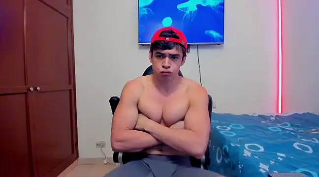 Lucian Gomez  online show from March 2025 01:28:01 PM