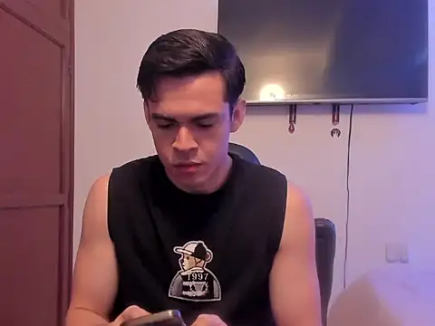Lucian Gomez  online show from October 2025 06:42:01 PM