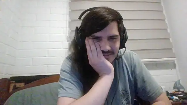 Snapshot of hung_weeb chatting on October 2025 03:59:02 AM hung weeb online show from October 2025 03:59:02 AM