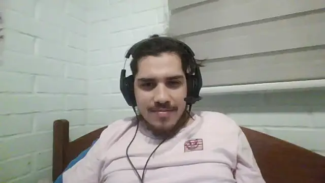Snapshot of hung_weeb chatting on December 2024 01:57:01 AM hung weeb online show from December 2024 01:57:01 AM