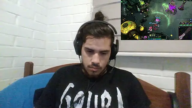 Snapshot of hung_weeb chatting on December 2024 12:04:02 AM hung weeb online show from December 2024 12:04:02 AM