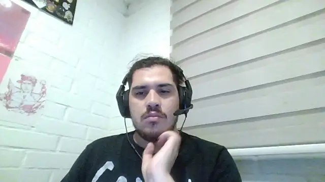 Snapshot of hung_weeb chatting on March 2026 02:04:01 AM hung weeb online show from March 2026 02:04:01 AM