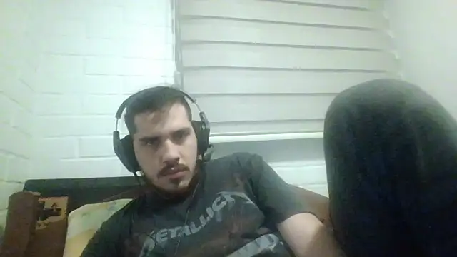 Snapshot of hung_weeb chatting on February 2025 01:47:02 AM hung weeb online show from February 2025 01:47:02 AM