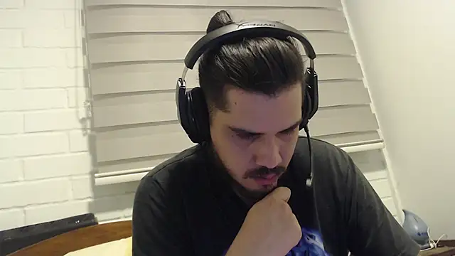 Snapshot of hung_weeb chatting on February 2025 06:57:01 AM hung weeb online show from February 2025 06:57:01 AM