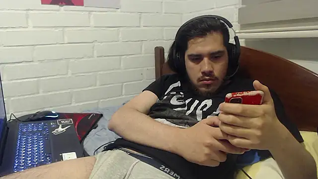 Snapshot of hung_weeb chatting on December 2024 03:10:02 AM hung weeb online show from December 2024 03:10:02 AM