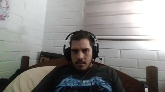 Snapshot of hung_weeb chatting on March 2025 02:50:01 AM hung weeb online show from March 2025 02:50:01 AM