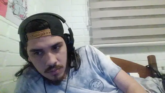 Snapshot of hung_weeb chatting on December 2024 01:10:01 AM hung weeb online show from December 2024 01:10:01 AM