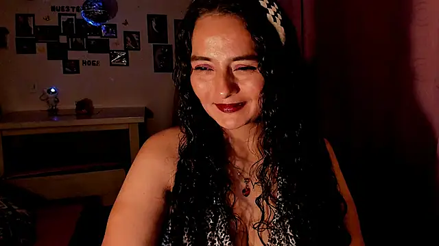 emma luxy online show from April 2026 12:39:01 AM