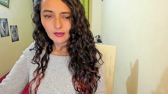 emma luxy online show from January 2025 06:00:02 AM