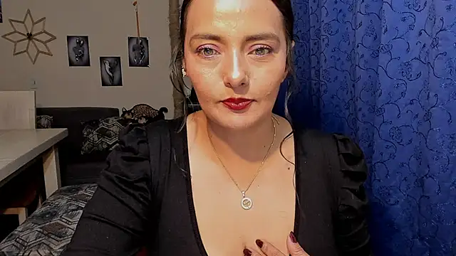 emma luxy online show from September 2025 11:49:02 PM