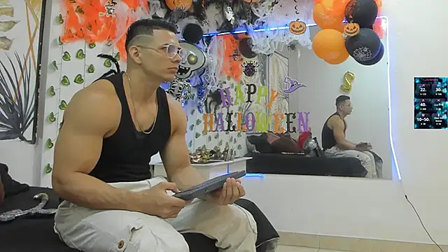 Snapshot of ChoreyTaiylor chatting on October 2025 01:08:01 PM ChoreyTaiylor online show from October 2025 01:08:01 PM