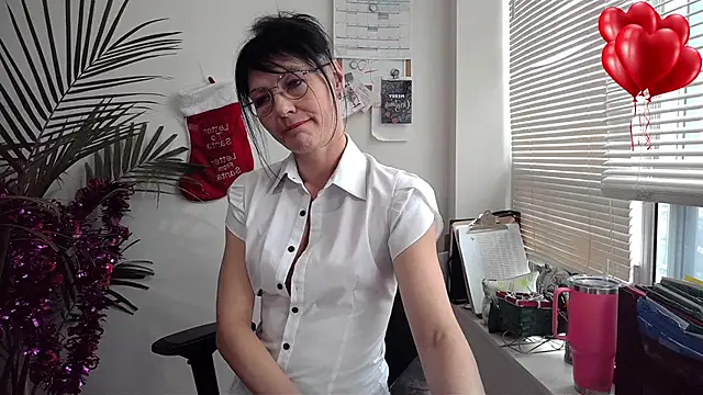 Snapshot of City_Kat chatting on December 2025 05:29:02 PM City Kat online show from December 2025 05:29:02 PM