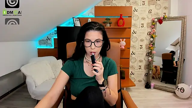 EmillyTaylor online show from November 2025 05:00:01 AM