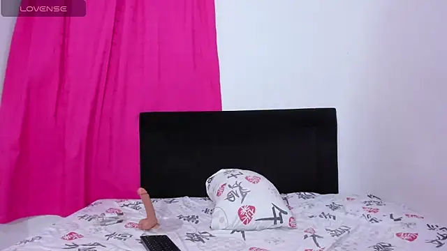 Snapshot of KarlyeKloss chatting on December 2025 08:04:02 PM KarlyeKloss online show from December 2025 08:04:02 PM