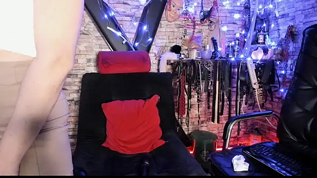 Liltildeman moon online show from April 2026 10:05:02 PM